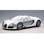 Bugatti EB 16.4 Veyron Production Car 1/18 Pearl / Ice Blue