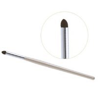 Create a dramatic, smoky eye look with this soft tapered applicator that perfectly blends liner and shadow.