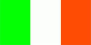 Top Qualität – Flagge IRLAND Ireland Fahne, 250 x 150 cm, EXTREM REIßFEST, Keine BILLIG-CHINAWARE, Stoffgewicht ca. 100 g/m², sehr robust, extra starke Messing-Ösen – mehrfach umlaufend genäht, ideal als Hissflagge Hissfahne für Innen/Außen, für Haus, Garten zur Deko