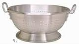11 Quart Heavy Duty Aluminum Footed Colander (13-0657)