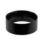 Edelstahl Ring mit einer schwarzen PVD-Beschichtung in 8mm Breite mit einer individuellen Innenlasergravur, von International Connection