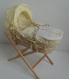 TOYS R US JUNGLE CHUMS MOSES BASKET WITH FREE STAND
