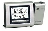 La Crosse Tehcnology Horloge DCF avec projection de lheure et affichage de la température intérieure