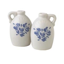 Pfaltzgraff Yorktowne Mini Jug Pepper Set