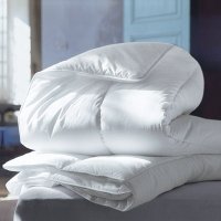 Les Douces Nuits de Mae - Couette 240x260 2 personnes MICROFIBRE Toucher ultra doux 550gr