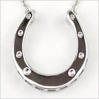 【クリックで詳細表示】幸運の 馬蹄モチーフ ペンダント ネックレス ( 10金 ホワイトゴールド レディース )：Ma241