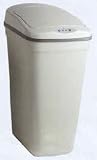 UZO1 PLASTIC TOUCHLESS TRASHCAN WITH AUTOMATIC OPENING LID (8.0 Gallon Capacity)