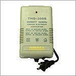 VM 300S - 300 WATTS LIGHT DUTY STEP UP /DOWN 110V /240V VOLTAGE CONVERTER. UNIVERSAL OUTLET -ACCEPTS PLUGS FROM ANY COUNTRY.