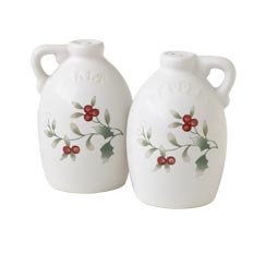Pfaltzgraff Winterberry Mini Jug Pepper Set