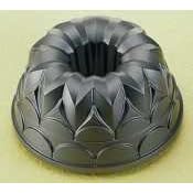 Kaiser Bakeware KaiserCast 6-1 2-Inch Flora Bundtform Pan by Kaiser