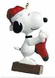 Snoopy 5th in Series A Snoopy Christmas 2000 Hallmark Keepsake Ornament QRP4184