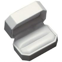 Elegant puffed white leatherette double ring box Elegant puffed white leatherette double ring box