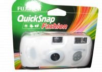 FUJI QUICKSNAP FASHION FLASH 400 27 EXPOSURE CAMERA