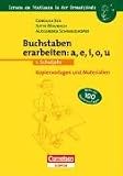Produkt-Bild: Lernen an Stationen in der Grundschule - Bisherige Ausgabe: 1. Schuljahr - Buchstaben erarbeiten: a, e, i, o, u: Kopiervorlagen und Materialien