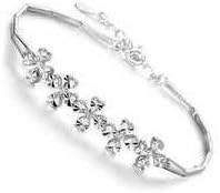 LoyalLove Bracelet Women Cz Crystal Elegant Four Leaf Clover Flower Fashion Girl Hand Chain authentic Jewelry Accessory for lady