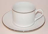 Review Artistica  / Classic teacup and saucer