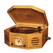 Crosley Broadcaster - Audio system - radio / cassette / turntable - oak