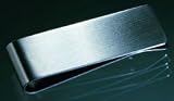 Details zu "Schöne Geldscheinklammer Geldclip aus Edelstahl - Größe ca. 5,7 x 2,0 x 0,9 cm (50103)" Details zu "Schöne Geldscheinklammer Geldclip aus Edelstahl - Größe ca. 5,7 x 2,0 x 0,9 cm (50103)"