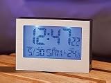 infactory LCD Funkwecker mit Temperatur  & Datumsanzeige   Geht immer genau und lässt sich auch im Halbschlaf perfekt ablesen Wetterstation