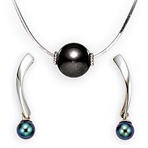 14k Gold Pearl Curve Earring and Black Pearl Pendant Set by Orkyd Pearls