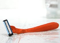 Recyclable Razor w/ 2 triple blade cartridges