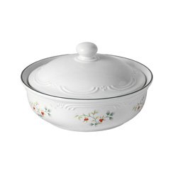 Pfaltzgraff Winterberry Round Covered Casserole