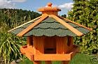 Vogelhaus, Vogelhaeuschen behandelt mit Bitumschindeln