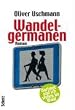 Wandelgermanen. Hartmut und ich stehen im Wald