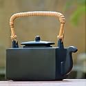 Ceramic teapot, 'Onyx' (square)