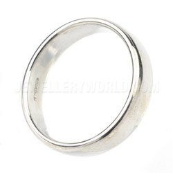 5mm 9ct White Gold Soft Court Wedding Ring - M