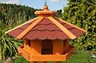 Vogelhaus, Vogelhaeuschen behandelt mit Bitumschindeln