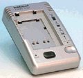 Haehnel H&auml;hnel Twin V 101 S Ni-CD/Ni-MH Lade- Entladeger&auml;t mit Netzstecker und 12V Autokabel