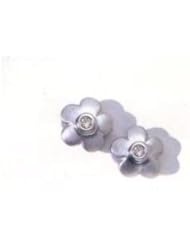 14k Medium Daisy Diamond Earrings (0.10 ct.tw.)