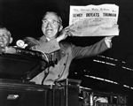 Harry Truman Displays CHICAGO DAILY TRIBUNE 1948 Officially Licensed Sports Photo - 20 x 16 - Framing Options Available - Click For Details