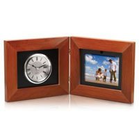 Childrens Toyshop  Photo : Coby DP-5588 5.6-Inch Clock & Digital Photo Frame with MP3 Player (Maple)