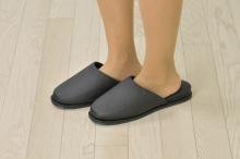 お母様用合成皮革製スリッパ【ツヤなしタイプ・黒】　大きめサイズ