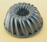 Kaiser Bakeware KaiserCast 6-1/2-Inch Classic Bundtform Pan