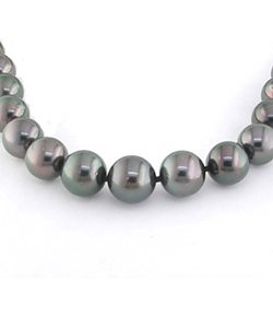 14KW 1/10ctw diamond and pearl necklace