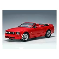 Ford Mustang GT 2005 Convertible, rot, Limited Edition 6.000 St�ck worldwide - 1:18