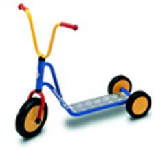 SCOOTER WITH DUAL REAR WHEELS