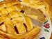 マミーズの「焼きアップルパイ」(合成保存料や合成着色料なし)直径20cmの大ホール: ●マミーズのアップルパイは、低農薬・自家製堆肥にこだわった美味しい信州りんごを使用してます。りんごの種類は、ふじ・千秋・つがる・紅玉等、季節によって変わります。りんごの違いによる微妙な味の変化もお楽し...