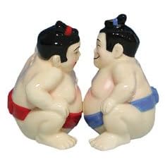 Japanese Sumo Wrestlers Wrestling Salt & Pepper Shakers Set New