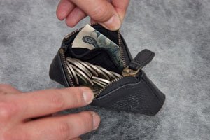 AIMPERIAL コイン入れ （黒） イタリア高級皮革使用 【高品質 オーソドックスなデザイン】