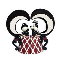 Loony Tunes Pepe Le Pew and Penelope In Love