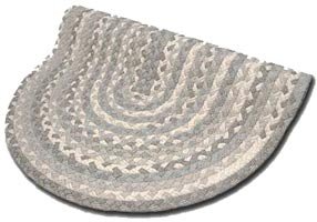 Beacon Hill Collection - Beige w/ Shades of Grey / Tan Accents 7'6 Round Braided Rug