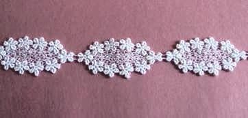 Tiny Daisy Chain Venice Lace Trim in Ivory and in White Beautifully Detailed Design 5 Yards
