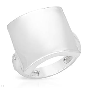 BENETTON Nice Ring Beautifully Crafted in 925 Sterling silver. Total item weight 7.1g (Size 7)