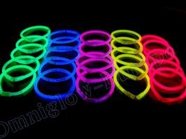 100 x Glow Sticks, 8 long with 100 Connectors