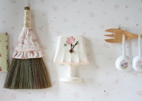 マニー ローズ 陶器 壁掛け時計スタンド 