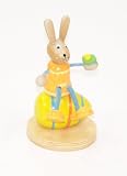 Hase auf Ei, handbemalte Osterdekoration aus Holz